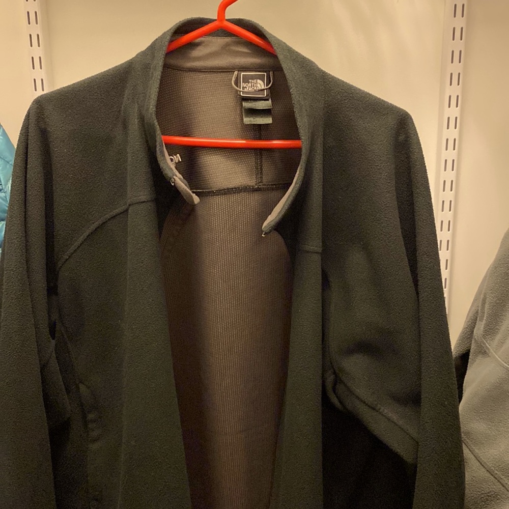 Black mens The North Face cloth windbreaker. XXL.